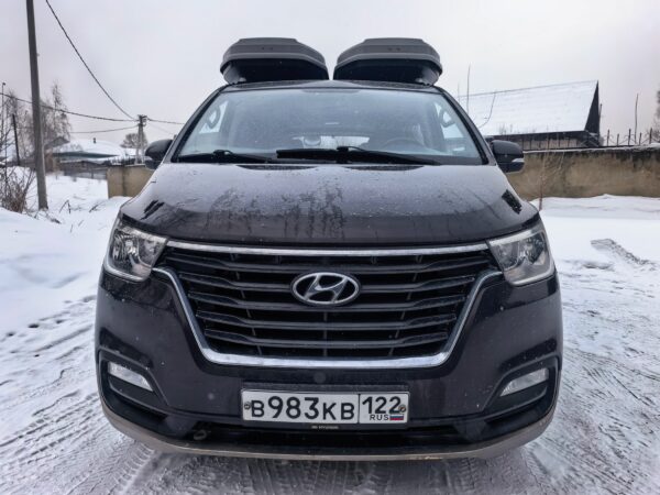 Hyundai Starex спереди