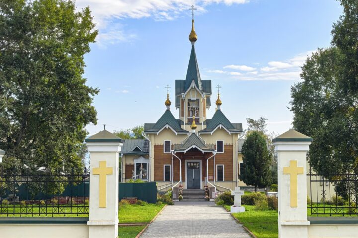 2. Свято Никольская-церковь в Слюдянке 2